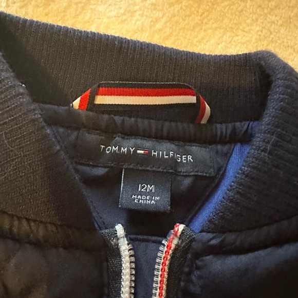 Tommy Hilfiger baby vest size 12 months full zip quilted pattern pockets - Picture 3 of 4